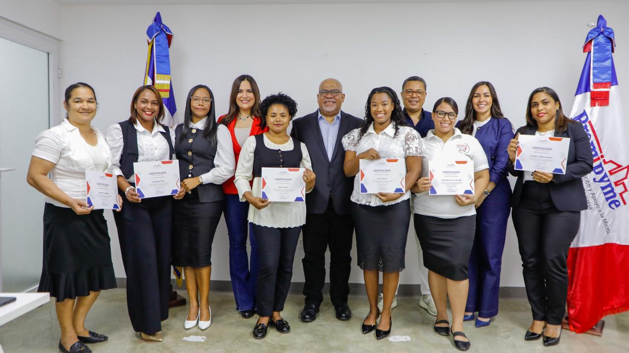 Entrega De Certiciados Por El Director General Entrega De Certiciados Por El Director General